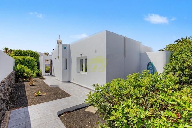 Chalet de 2 habitaciones en Puerto del Carmen, Tías en venta con piscina garaje - 549.000 € (Ref: 9906733)
