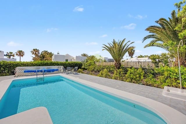 Chalet de 2 habitaciones en Puerto del Carmen, Tías en venta con piscina garaje - 549.000 € (Ref: 9906733)