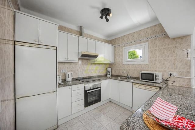 Chalet de 2 habitaciones en Puerto del Carmen, Tías en venta con piscina garaje - 549.000 € (Ref: 9906733)