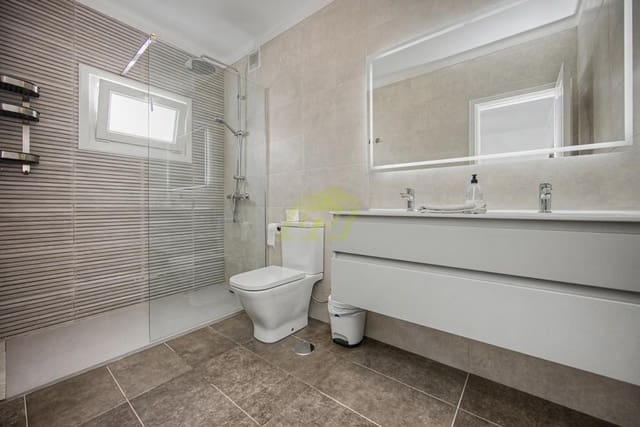 Chalet de 2 habitaciones en Puerto del Carmen, Tías en venta con piscina garaje - 549.000 € (Ref: 9906733)