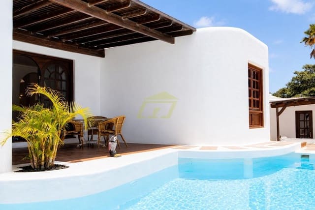 4 quarto Moradia para venda em Costa Teguise, Teguise com piscina garagem - 879 000 € (Ref: 9912434)
