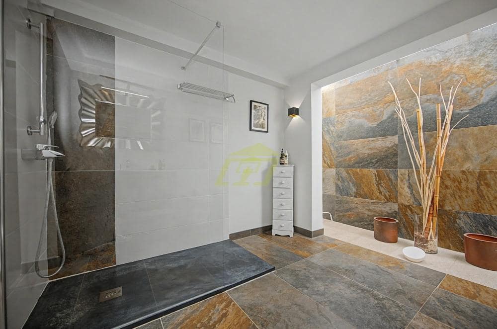 4 quarto Moradia para venda em Costa Teguise com piscina garagem - 879 000 € (Ref: 9912434)
