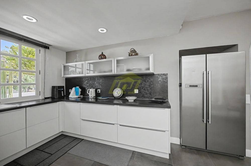 4 quarto Moradia para venda em Costa Teguise com piscina garagem - 879 000 € (Ref: 9912434)