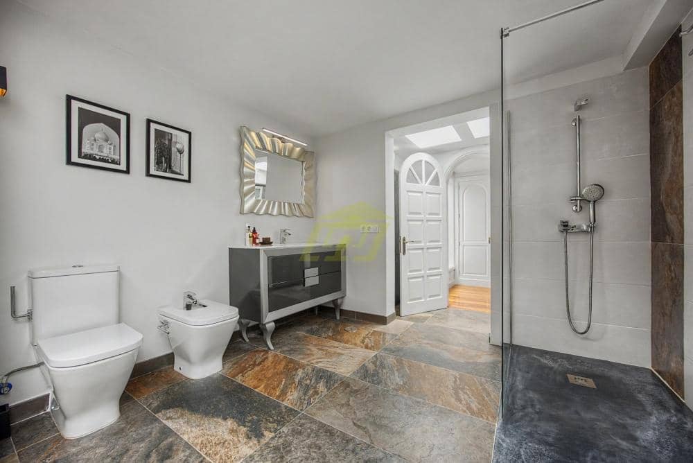 4 quarto Moradia para venda em Costa Teguise com piscina garagem - 879 000 € (Ref: 9912434)