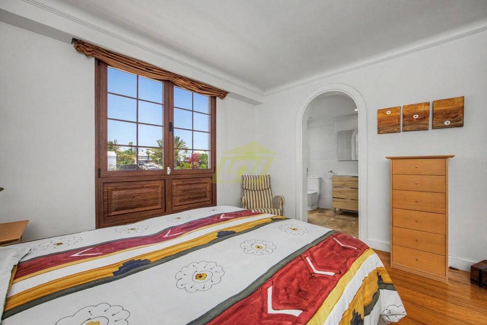 4 quarto Moradia para venda em Costa Teguise com piscina garagem - 879 000 € (Ref: 9912434)
