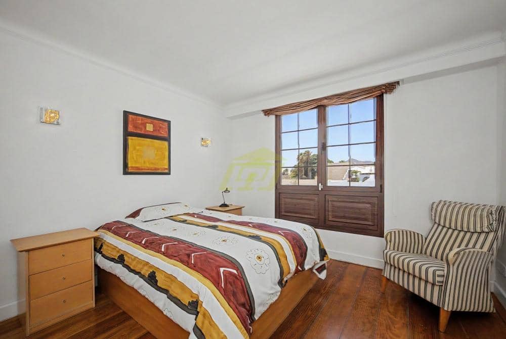 4 quarto Moradia para venda em Costa Teguise com piscina garagem - 879 000 € (Ref: 9912434)