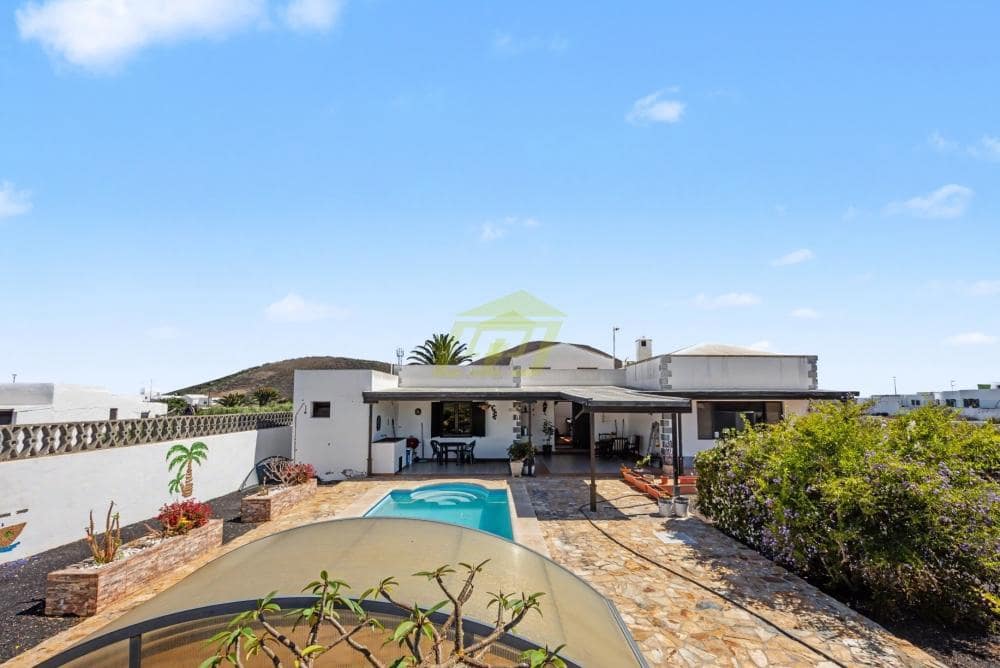4 Zimmer Villa zu verkaufen in Masdache mit Pool - 615.000 € (Ref: 9915167)