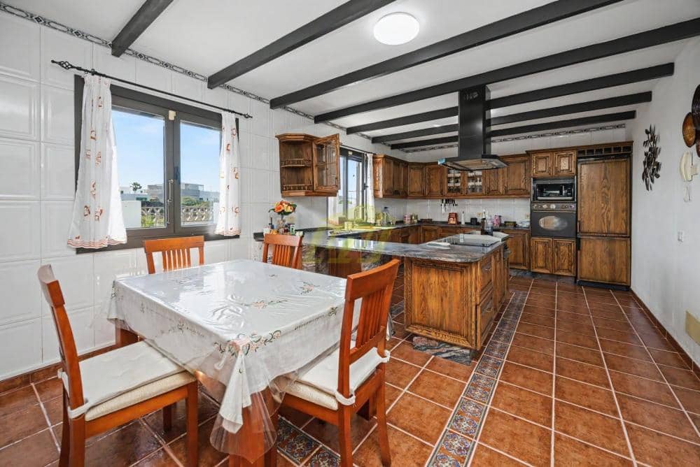 4 Zimmer Villa zu verkaufen in Masdache mit Pool - 615.000 € (Ref: 9915167)