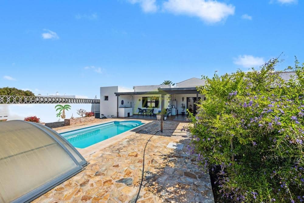 4 Zimmer Villa zu verkaufen in Masdache mit Pool - 615.000 € (Ref: 9915167)