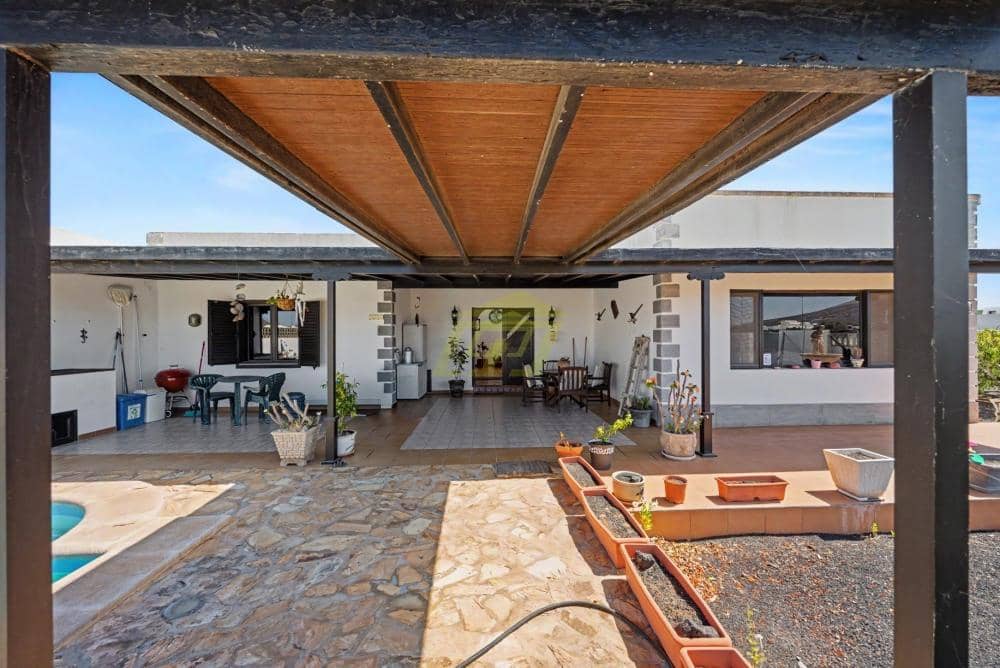 4 Zimmer Villa zu verkaufen in Masdache mit Pool - 615.000 € (Ref: 9915167)