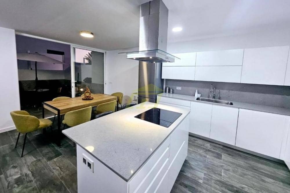 4 camera da letto Villa in vendita in Puerto del Carmen con piscina garage - 630.000 € (Rif: 9915168)