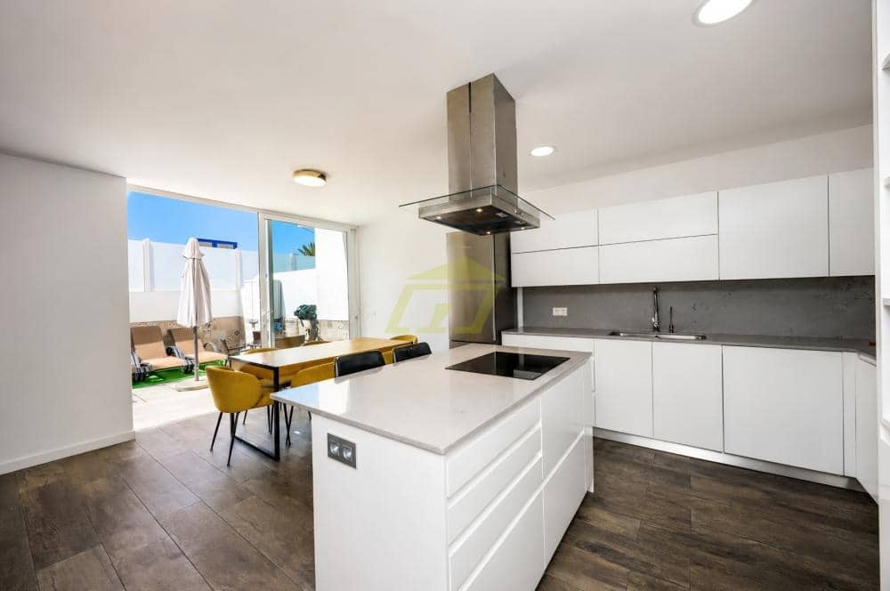 4 sovrum Villa till salu i Puerto del Carmen med pool garage - 630 000 € (Ref: 9915168)
