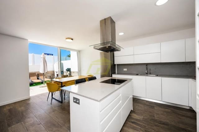4 makuuhuone Huvila myytävänä paikassa Puerto del Carmen, Tías mukana uima-altaan 
autotalli - 630 000 € (Ref: 9915168)
