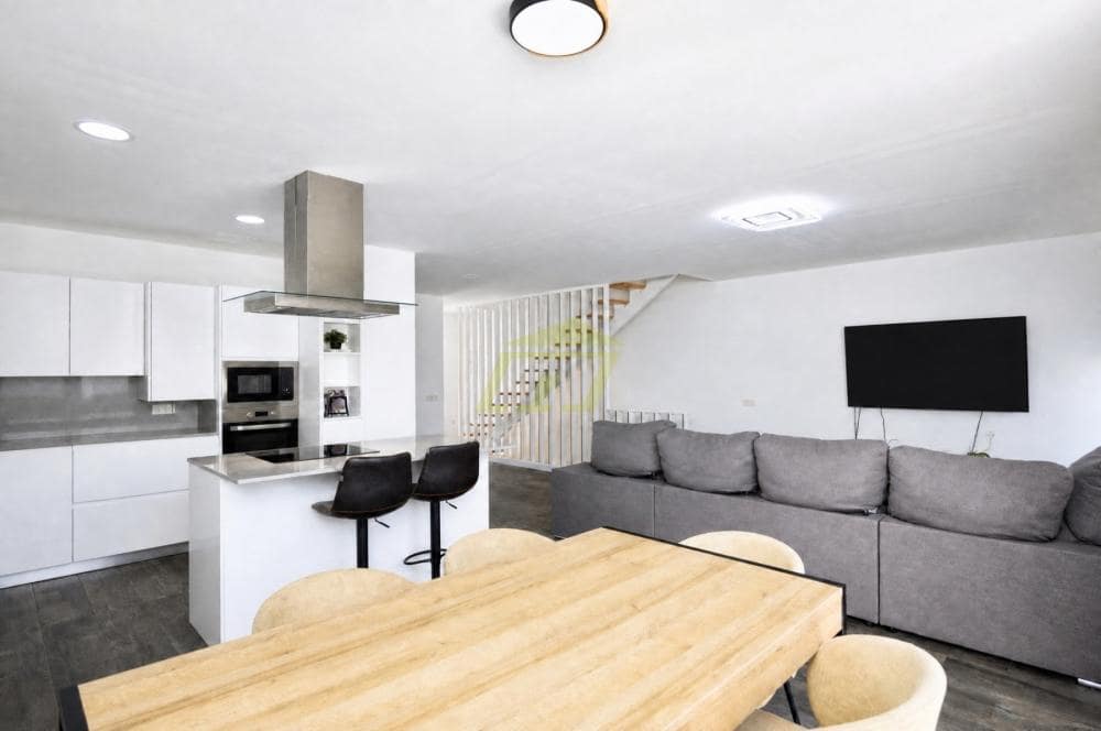 4 sovrum Villa till salu i Puerto del Carmen med pool garage - 630 000 € (Ref: 9915168)