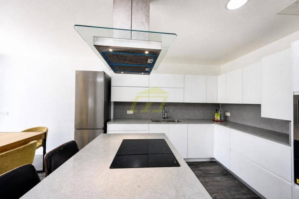 4 sovrum Villa till salu i Puerto del Carmen med pool garage - 630 000 € (Ref: 9915168)