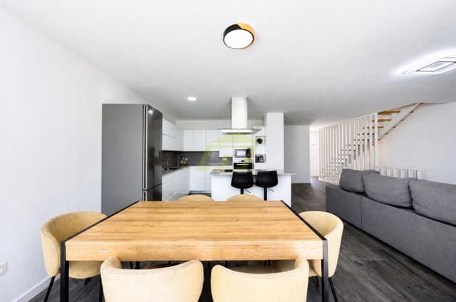 4 makuuhuone Huvila myytävänä paikassa Puerto del Carmen, Tías mukana uima-altaan 
autotalli - 630 000 € (Ref: 9915168)