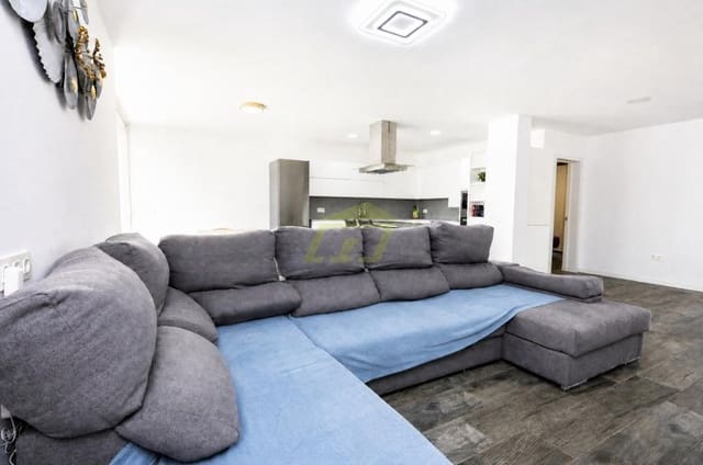 4 makuuhuone Huvila myytävänä paikassa Puerto del Carmen, Tías mukana uima-altaan 
autotalli - 630 000 € (Ref: 9915168)
