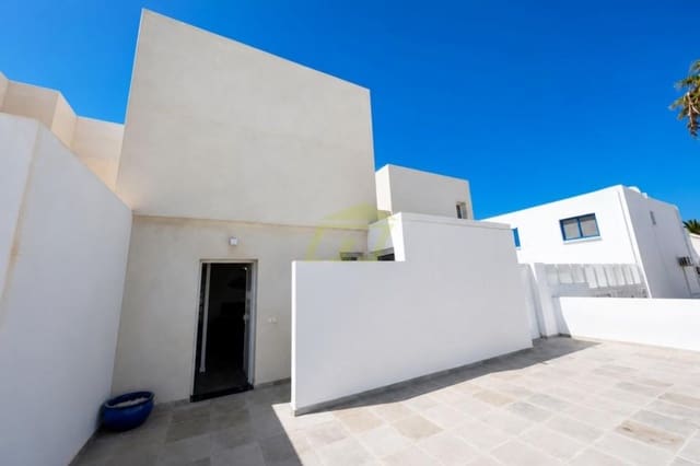 4 makuuhuone Huvila myytävänä paikassa Puerto del Carmen, Tías mukana uima-altaan 
autotalli - 630 000 € (Ref: 9915168)