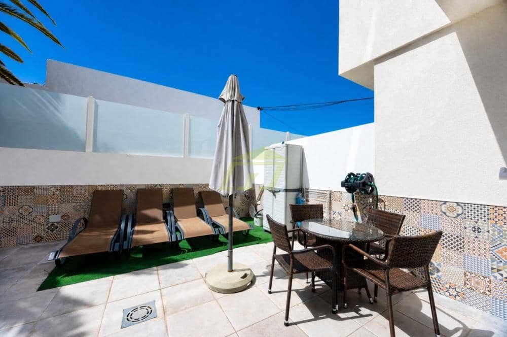 4 sovrum Villa till salu i Puerto del Carmen med pool garage - 630 000 € (Ref: 9915168)