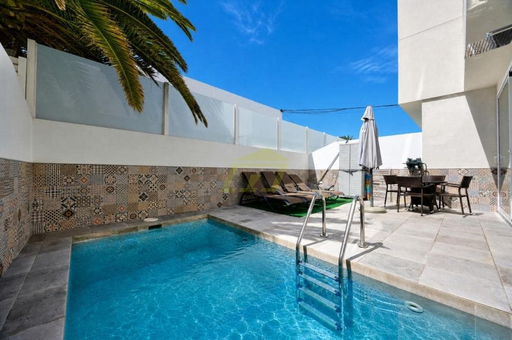 4 sovrum Villa till salu i Puerto del Carmen med pool garage - 630 000 € (Ref: 9915168)