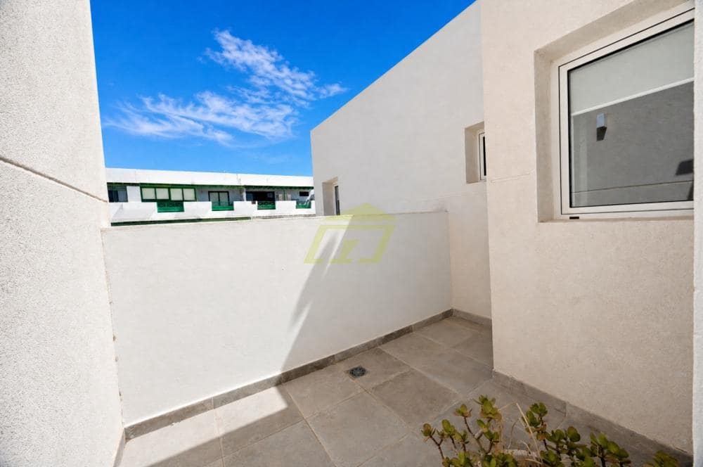 4 sovrum Villa till salu i Puerto del Carmen med pool garage - 630 000 € (Ref: 9915168)