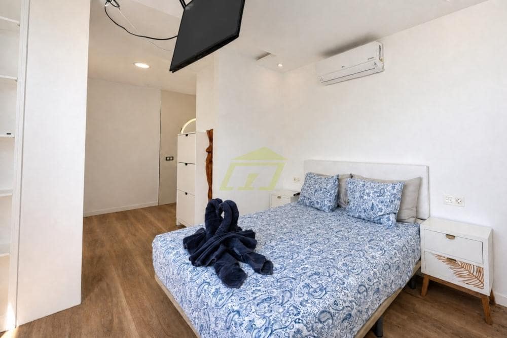 4 sovrum Villa till salu i Puerto del Carmen med pool garage - 630 000 € (Ref: 9915168)