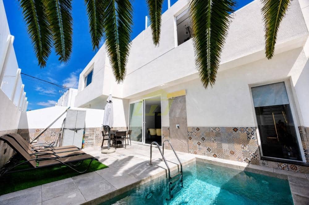 4 sovrum Villa till salu i Puerto del Carmen med pool garage - 630 000 € (Ref: 9915168)