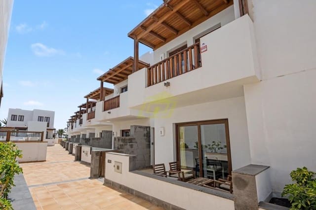 2 sypialnia Willa na sprzedaż w Puerto Calero, Yaiza z basenem garażem - 365 000 € (Ref: 9923172)