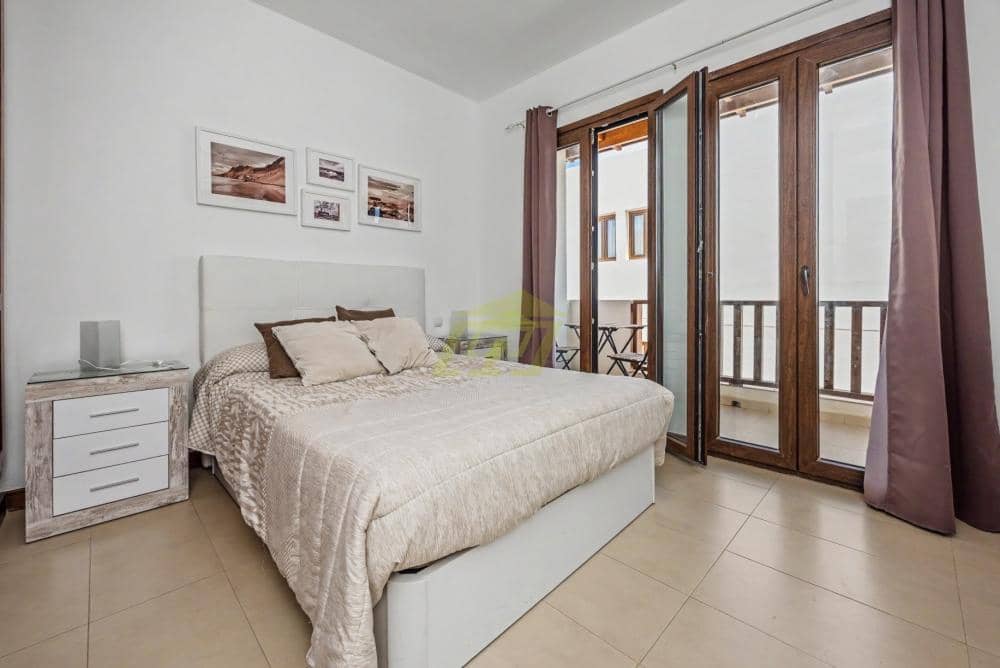 2 bedroom Villa for sale in Puerto Calero with pool garage - € 365,000 (Ref: 9923172)