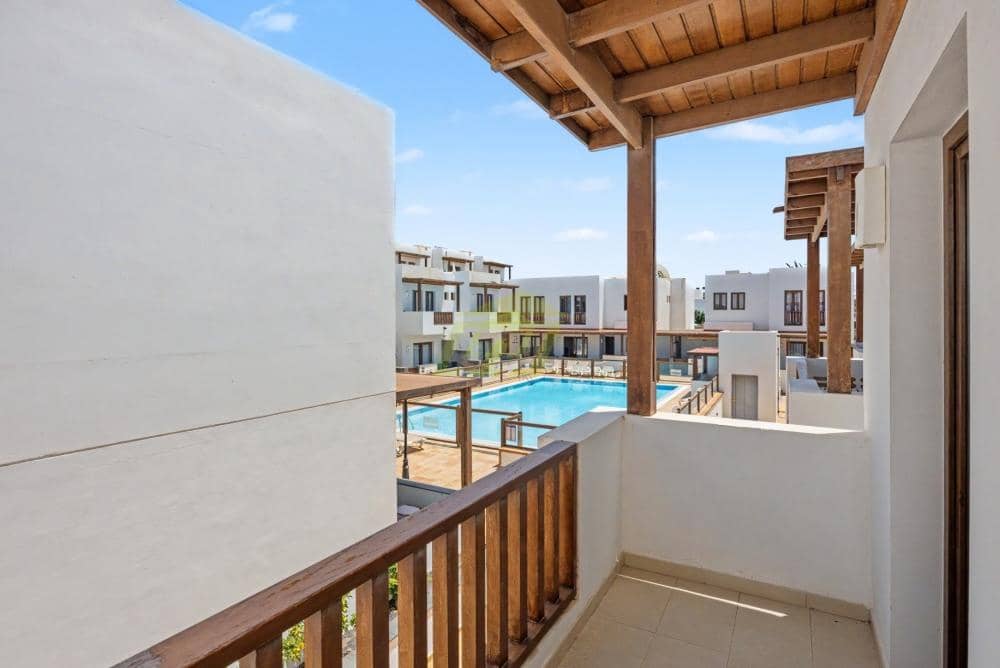 2 bedroom Villa for sale in Puerto Calero with pool garage - € 365,000 (Ref: 9923172)