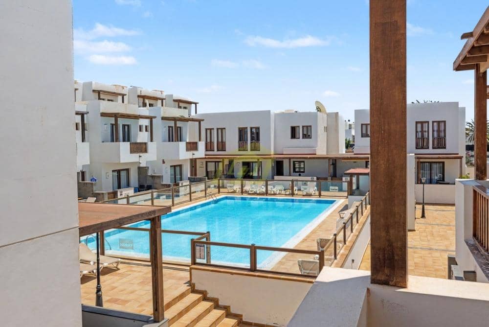 2 bedroom Villa for sale in Puerto Calero with pool garage - € 365,000 (Ref: 9923172)