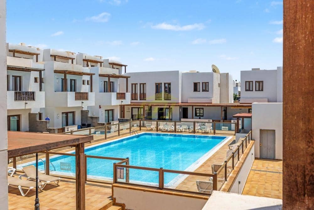 2 bedroom Villa for sale in Puerto Calero with pool garage - € 365,000 (Ref: 9923172)