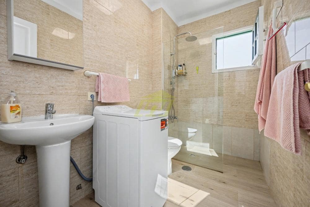 1 quarto Apartamento para venda em Puerto del Carmen com piscina - 220 000 € (Ref: 9928667)