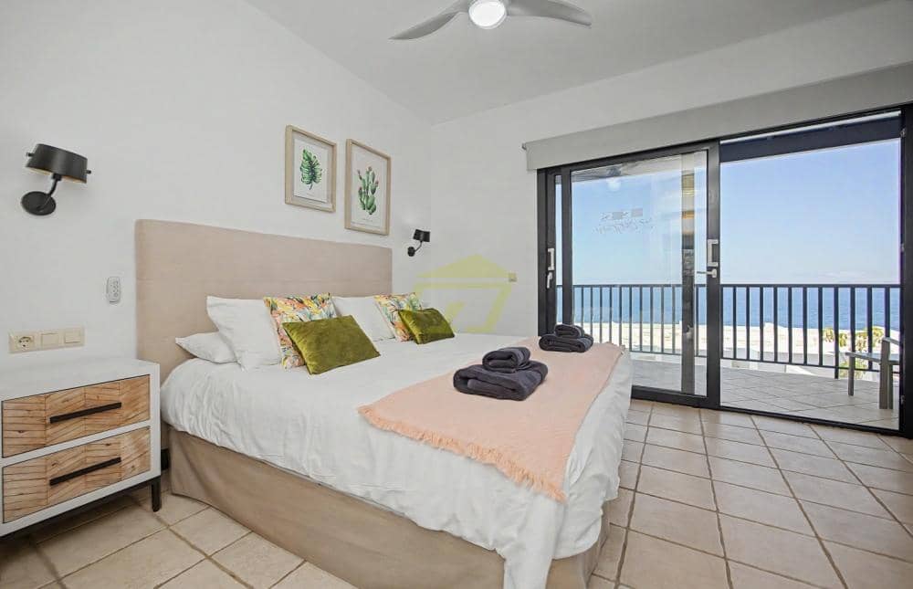 3 bedroom Villa for sale in Puerto Calero with pool - € 695,000 (Ref: 9928668)