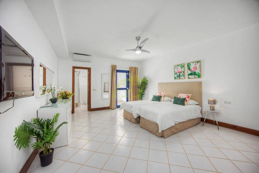 3 bedroom Villa for sale in Puerto Calero with pool - € 695,000 (Ref: 9928668)