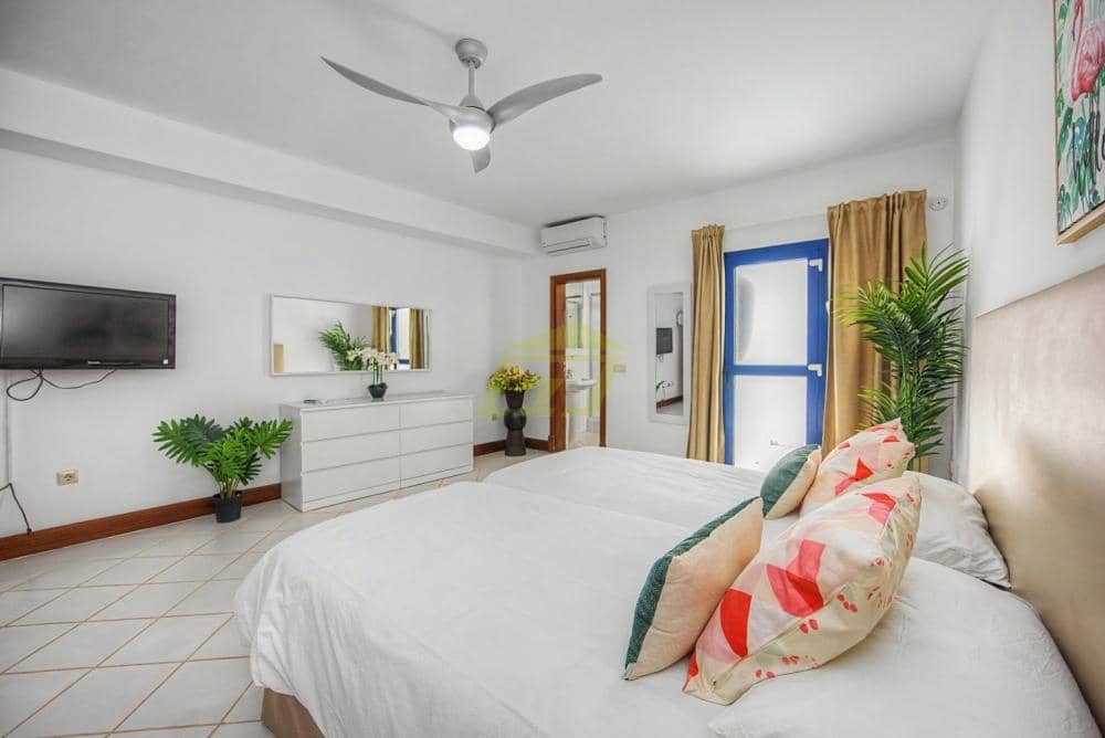 3 bedroom Villa for sale in Puerto Calero with pool - € 695,000 (Ref: 9928668)
