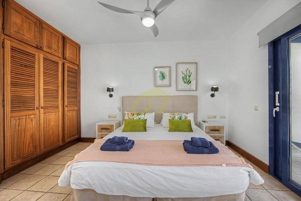 3 bedroom Villa for sale in Puerto Calero with pool - € 695,000 (Ref: 9928668)