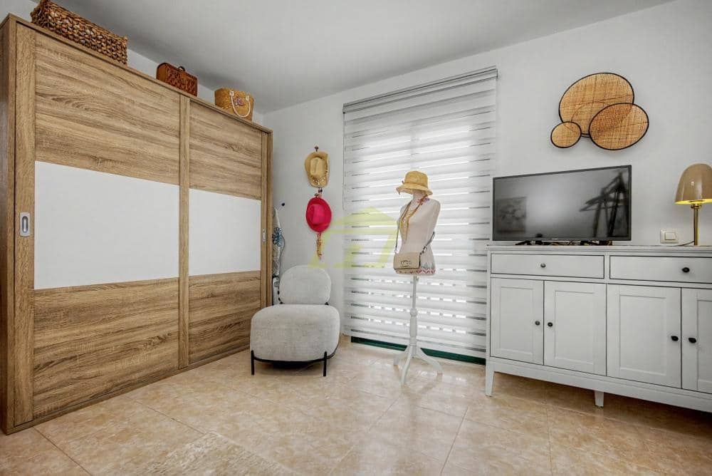 2 bedroom Villa for sale in Playa Blanca - € 329,000 (Ref: 9928669)