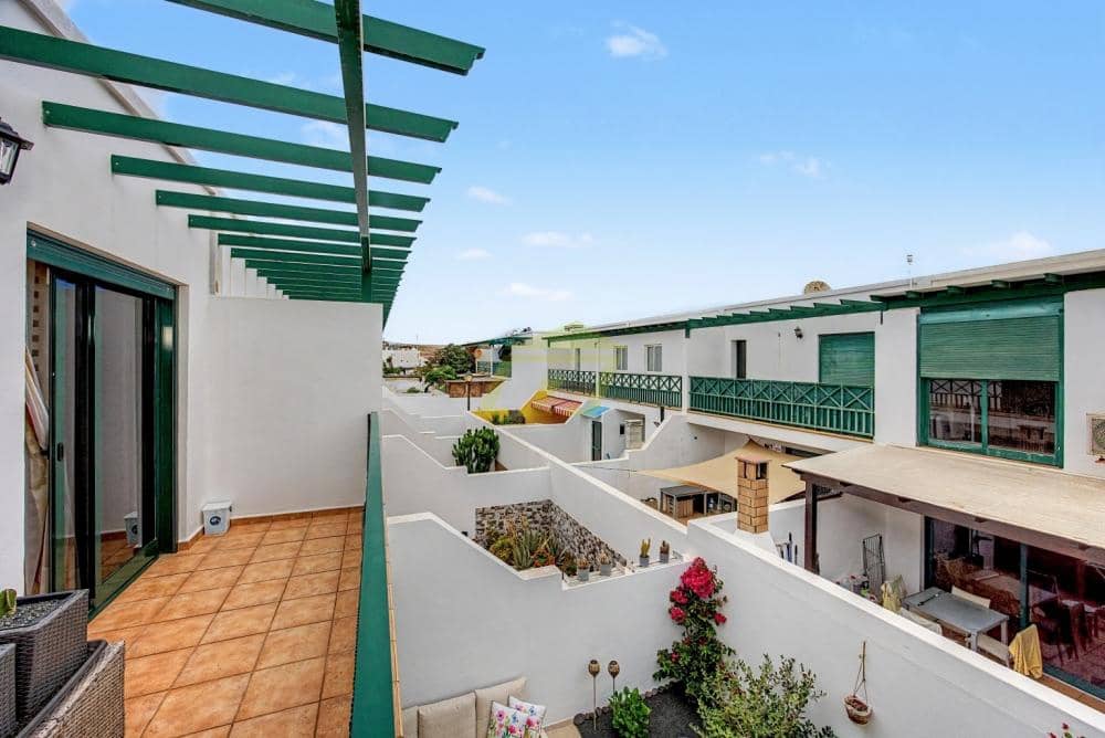 2 bedroom Villa for sale in Playa Blanca - € 329,000 (Ref: 9928669)