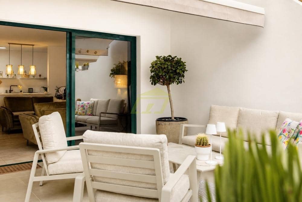 2 bedroom Villa for sale in Playa Blanca - € 329,000 (Ref: 9928669)