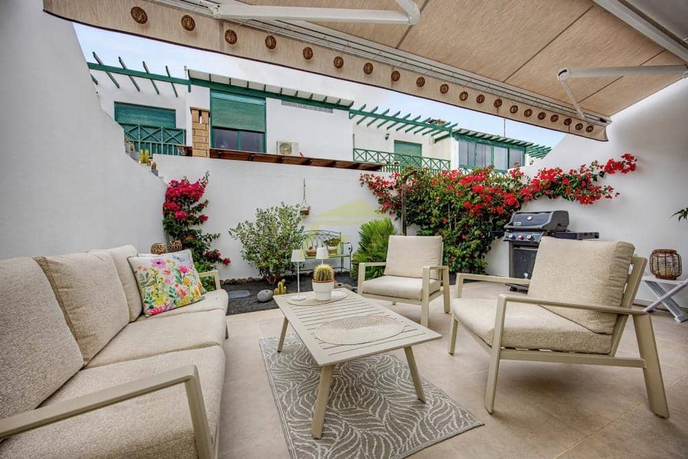 2 bedroom Villa for sale in Playa Blanca - € 329,000 (Ref: 9928669)