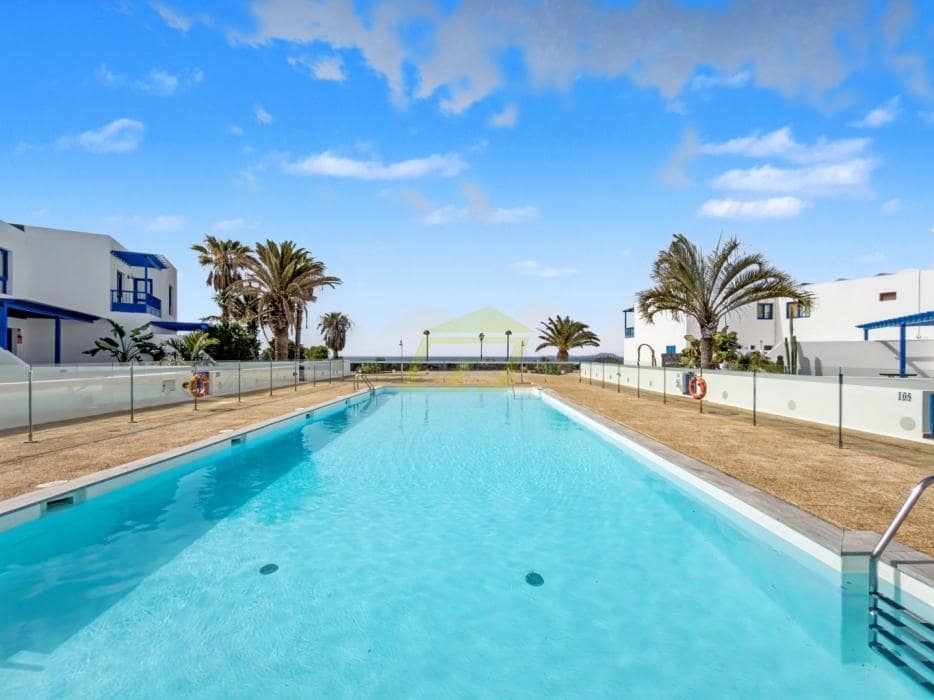 1 bedroom Villa for sale in Playa Blanca with pool - € 335,000 (Ref: 9935449)