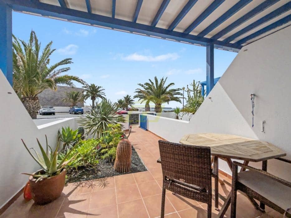 1 bedroom Villa for sale in Playa Blanca with pool - € 335,000 (Ref: 9935449)