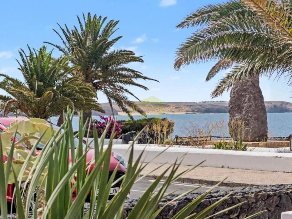 1 bedroom Villa for sale in Playa Blanca with pool - € 335,000 (Ref: 9935449)