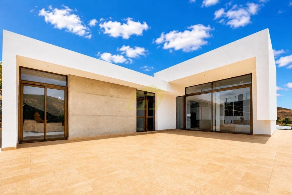 3 bedroom Villa for sale in Femes with garage - € 550,000 (Ref: 9935450)
