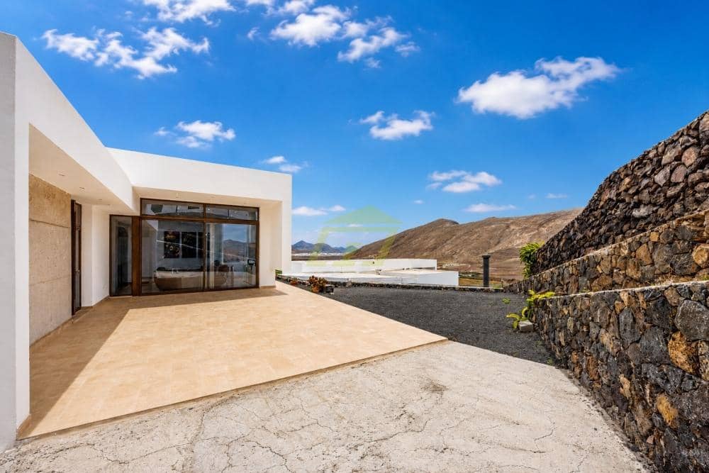 3 bedroom Villa for sale in Femes with garage - € 550,000 (Ref: 9935450)