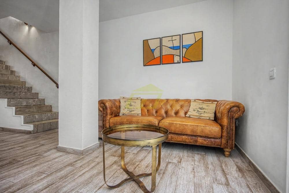 2 makuuhuone Huvila myytävänä paikassa Playa Blanca mukana 
autotalli - 395 000 € (Ref: 9939300)