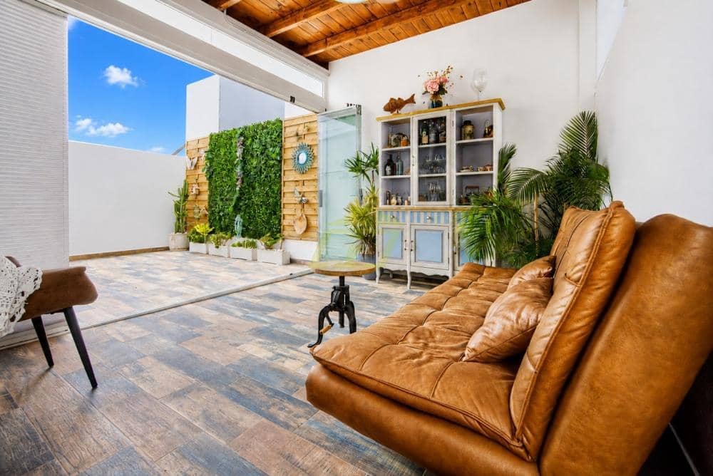 2 makuuhuone Huvila myytävänä paikassa Playa Blanca mukana 
autotalli - 395 000 € (Ref: 9939300)