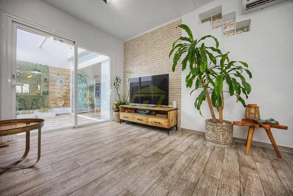 2 makuuhuone Huvila myytävänä paikassa Playa Blanca mukana 
autotalli - 395 000 € (Ref: 9939300)
