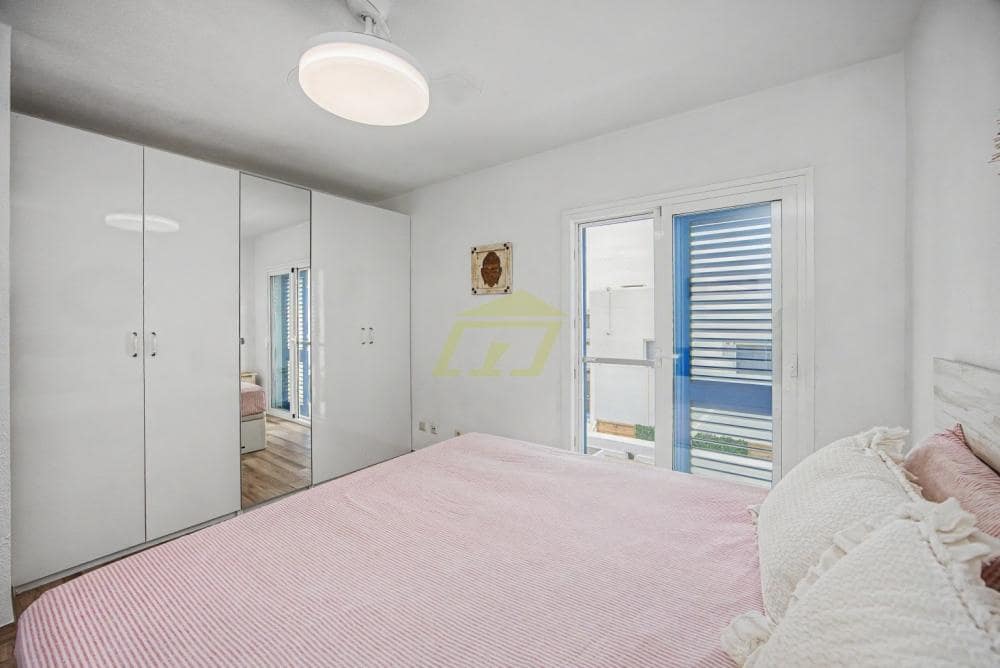 2 makuuhuone Huvila myytävänä paikassa Playa Blanca mukana 
autotalli - 395 000 € (Ref: 9939300)